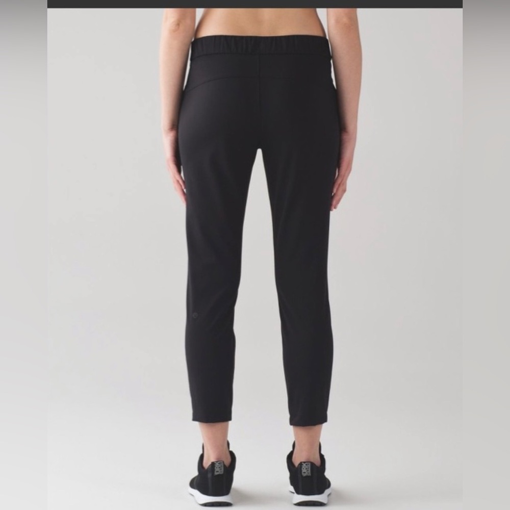 Lululemon On the Fly pant. Size 8.